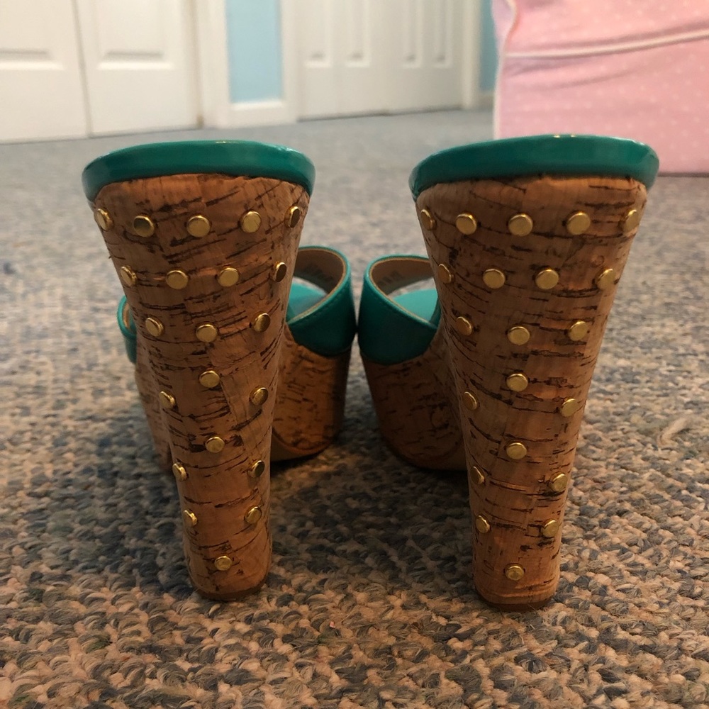 Brand name theme aqua wedge